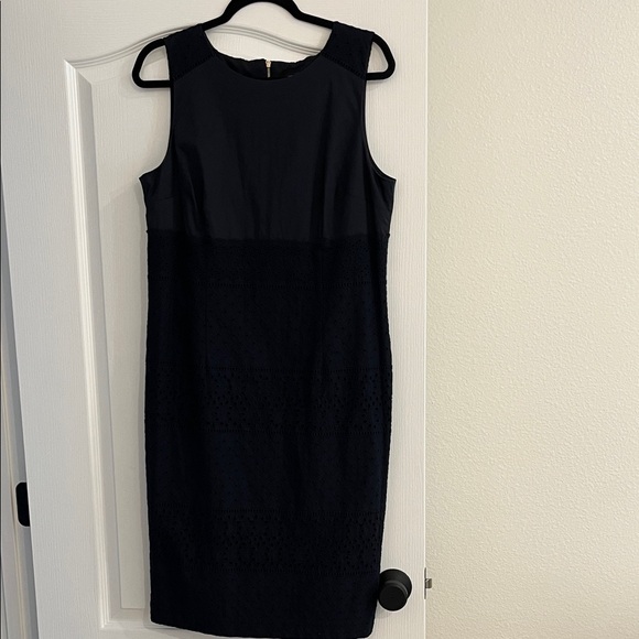 Chic Black Sleeveless Midi Dress - Picture 1 of 6